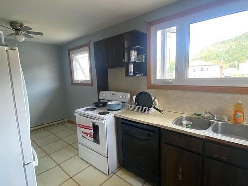 208 Quebec Street, Schreiber, ON - Indoor Photo Showing Kitchen With Double Sink