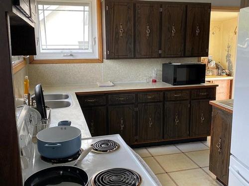 208 Quebec Street, Schreiber, ON - Indoor Photo Showing Kitchen With Double Sink