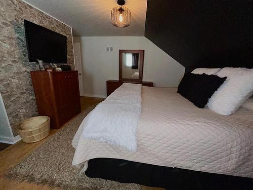 22 Stevens Avenue, Marathon, ON - Indoor Photo Showing Bedroom