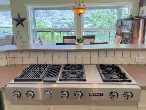 1491 Pine Cres, Kamloops, BC - Indoor Photo Showing Kitchen