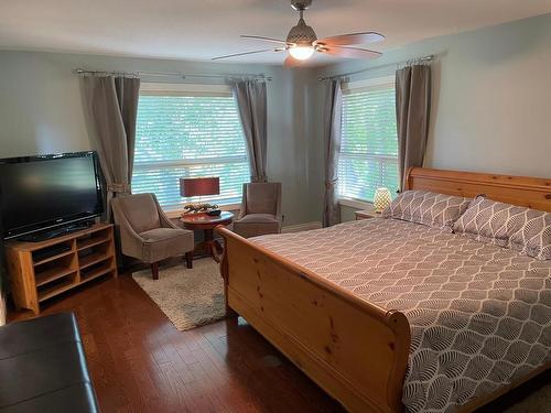 1491 Pine Cres, Kamloops, BC - Indoor Photo Showing Bedroom