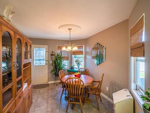 1833 Parkcrest Ave, Kamloops, BC - Indoor Photo Showing Dining Room