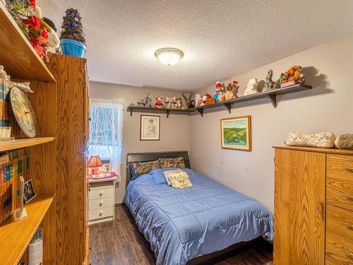 1833 Parkcrest Ave, Kamloops, BC - Indoor Photo Showing Bedroom