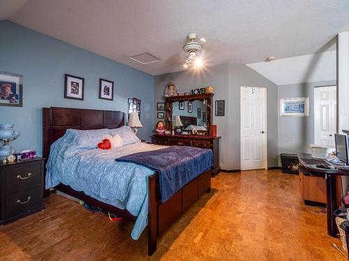 1833 Parkcrest Ave, Kamloops, BC - Indoor Photo Showing Bedroom