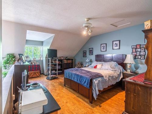 1833 Parkcrest Ave, Kamloops, BC - Indoor Photo Showing Bedroom