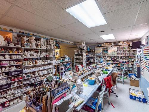 1833 Parkcrest Ave, Kamloops, BC - Indoor With Storage