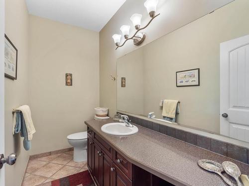 28-2365 Abbeyglen Way, Kamloops, BC - Indoor Photo Showing Bathroom