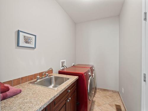 28-2365 Abbeyglen Way, Kamloops, BC - Indoor Photo Showing Laundry Room