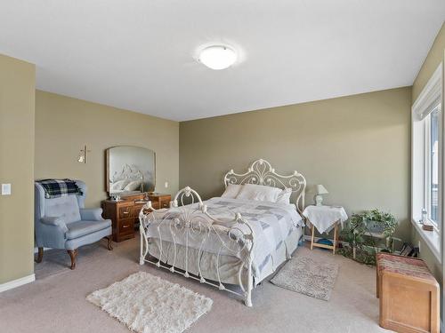 28-2365 Abbeyglen Way, Kamloops, BC - Indoor Photo Showing Bedroom