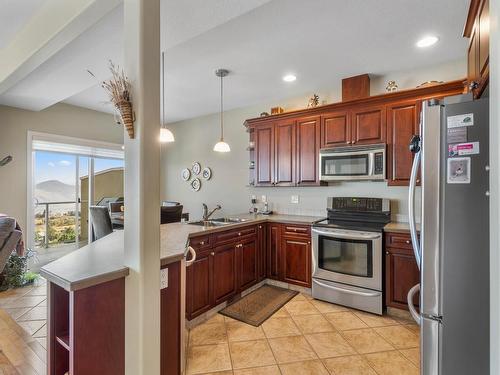 28-2365 Abbeyglen Way, Kamloops, BC - Indoor Photo Showing Kitchen With Double Sink