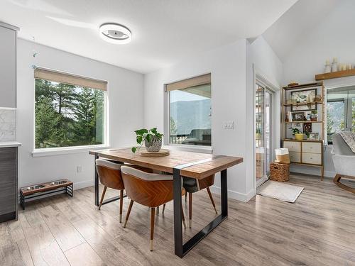 324 Orchard Lake Road, Kamloops, BC - Indoor Photo Showing Dining Room