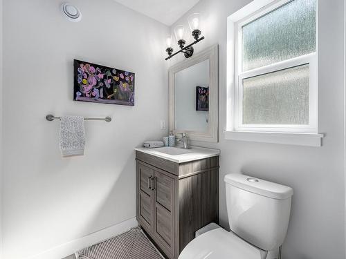 324 Orchard Lake Road, Kamloops, BC - Indoor Photo Showing Bathroom