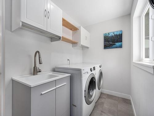 324 Orchard Lake Road, Kamloops, BC - Indoor Photo Showing Laundry Room