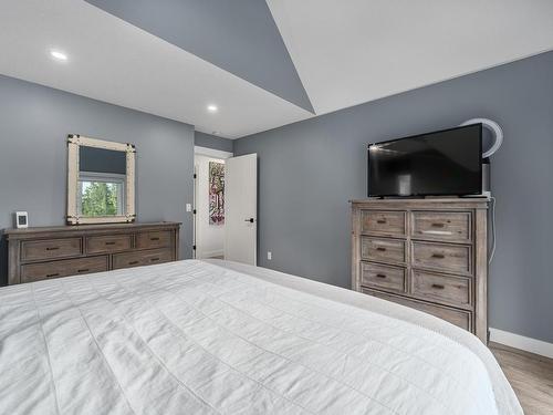 324 Orchard Lake Road, Kamloops, BC - Indoor Photo Showing Bedroom