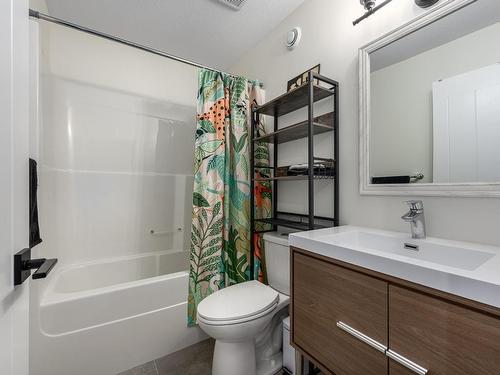 324 Orchard Lake Road, Kamloops, BC - Indoor Photo Showing Bathroom