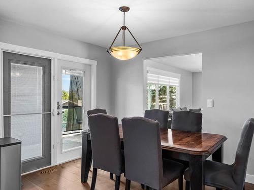 841 Gleneagles Drive, Kamloops, BC - Indoor Photo Showing Dining Room