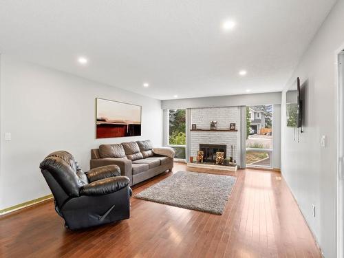 125 Highland Road, Kamloops, BC - Indoor Photo Showing Living Room With Fireplace