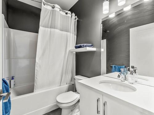 110-2925 Westsyde Rd, Kamloops, BC - Indoor Photo Showing Bathroom