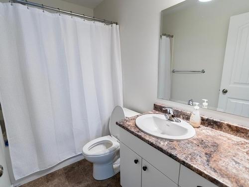 40-1760 Copperhead Drive, Kamloops, BC - Indoor Photo Showing Bathroom