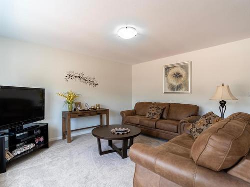 40-1760 Copperhead Drive, Kamloops, BC - Indoor Photo Showing Living Room