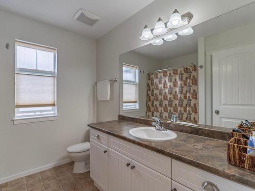 40-1760 Copperhead Drive, Kamloops, BC - Indoor Photo Showing Bathroom