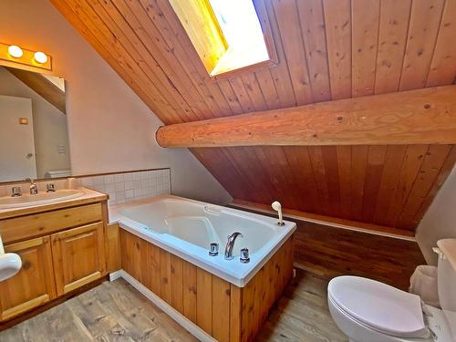 5944 Trout Creek Rd, Clearwater, BC - Indoor Photo Showing Bathroom