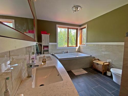 5944 Trout Creek Rd, Clearwater, BC - Indoor Photo Showing Bathroom