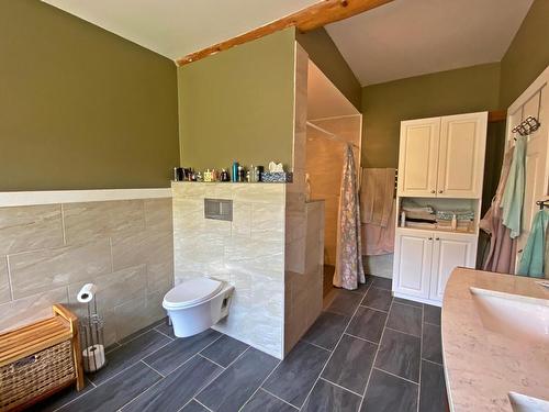 5944 Trout Creek Rd, Clearwater, BC - Indoor Photo Showing Bathroom