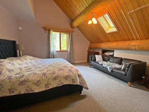 5944 Trout Creek Rd, Clearwater, BC - Indoor Photo Showing Bedroom