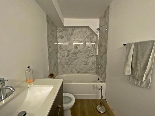 5944 Trout Creek Rd, Clearwater, BC - Indoor Photo Showing Bathroom