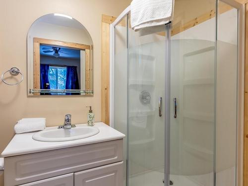 5944 Trout Creek Rd, Clearwater, BC - Indoor Photo Showing Bathroom