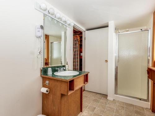 5944 Trout Creek Rd, Clearwater, BC - Indoor Photo Showing Bathroom