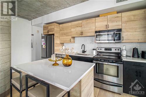 324 Laurier Avenue W Unit#709, Ottawa, ON - Indoor Photo Showing Kitchen With Upgraded Kitchen