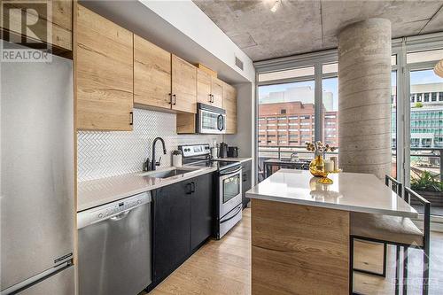 324 Laurier Avenue W Unit#709, Ottawa, ON - Indoor Photo Showing Kitchen