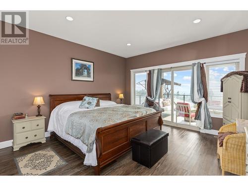 1035 Hume Avenue, Kelowna, BC - Indoor Photo Showing Bedroom