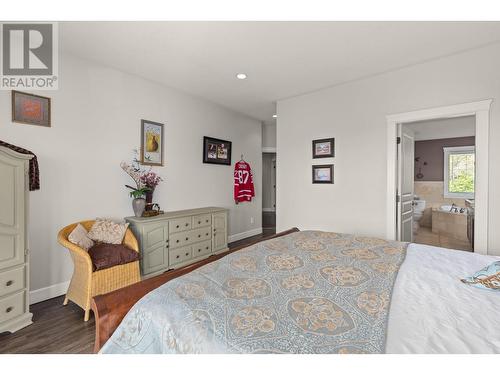 1035 Hume Avenue, Kelowna, BC - Indoor Photo Showing Bedroom