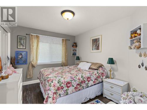 1035 Hume Avenue, Kelowna, BC - Indoor Photo Showing Bedroom