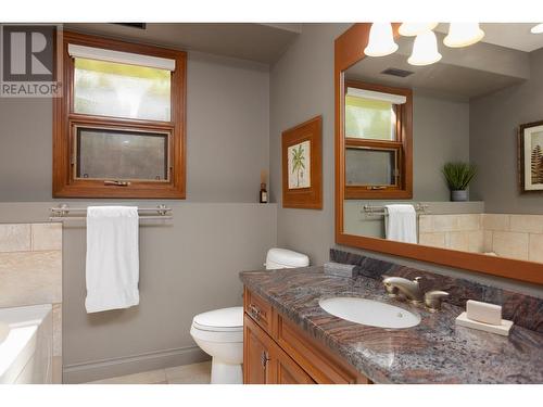 2053 Capistrano Drive, Kelowna, BC - Indoor Photo Showing Bathroom