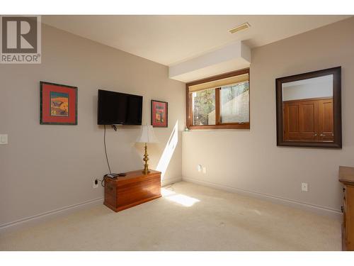 2053 Capistrano Drive, Kelowna, BC - Indoor Photo Showing Other Room