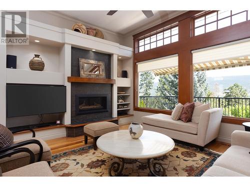 2053 Capistrano Drive, Kelowna, BC - Indoor Photo Showing Living Room With Fireplace