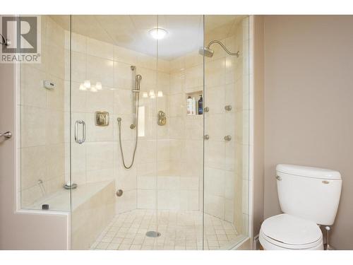 2053 Capistrano Drive, Kelowna, BC - Indoor Photo Showing Bathroom