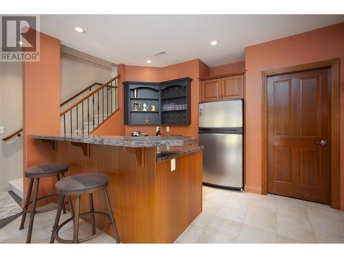 2053 Capistrano Drive, Kelowna, BC - Indoor Photo Showing Kitchen