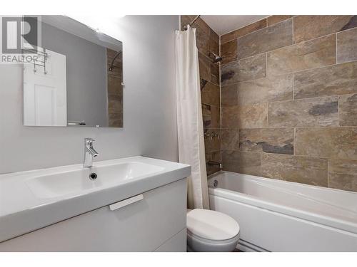 11287 Lodge Road, Lake Country, BC - Indoor Photo Showing Bathroom