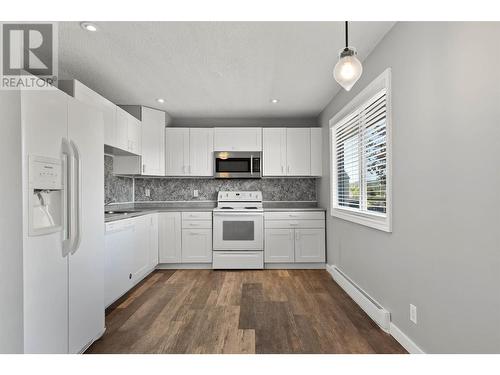 11287 Lodge Road, Lake Country, BC - Indoor Photo Showing Kitchen