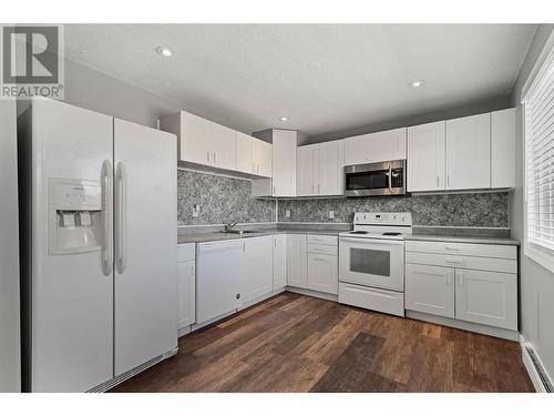 11287 Lodge Road, Lake Country, BC - Indoor Photo Showing Kitchen With Double Sink