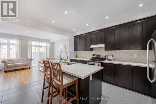 49 Walter Proctor Road, East Gwillimbury, ON - Indoor Photo Showing Kitchen With Upgraded Kitchen