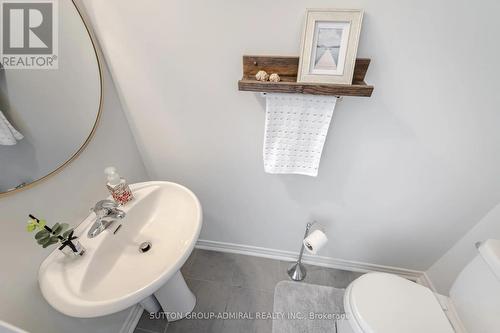 49 Walter Proctor Road, East Gwillimbury, ON - Indoor Photo Showing Bathroom