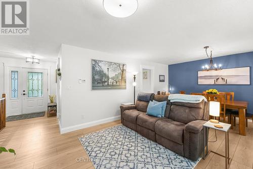 25 Lisbon Court, Wasaga Beach, ON - Indoor Photo Showing Living Room