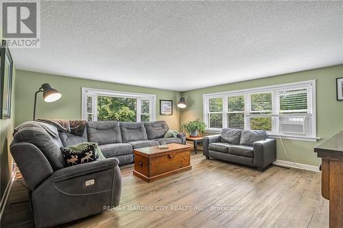 444 Webber Road, Pelham, ON - Indoor Photo Showing Living Room