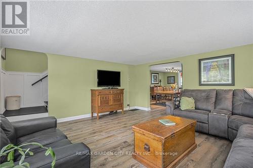 444 Webber Road, Pelham, ON - Indoor Photo Showing Living Room